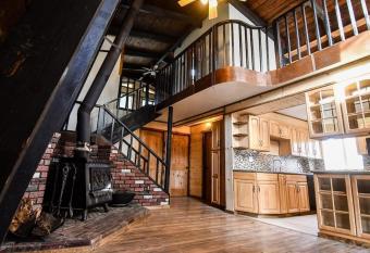 Julian House of Games has Balcony rooms