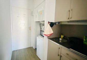 Aquitania allows 18 year olds to book a room