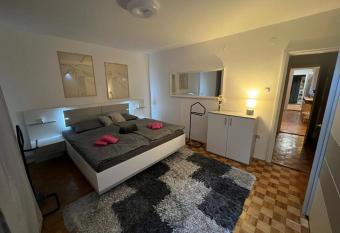 Sweet apartman Ma  a has Smoking/Balcony rooms