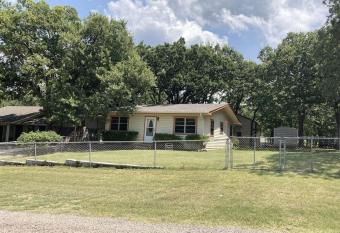 Lake Texoma lake house has Balcony rooms