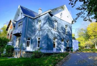Le Studio Des Pervenches has Balcony rooms