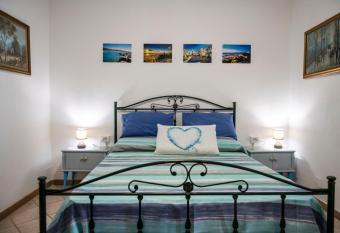 La casa dei nonni has Balcony rooms