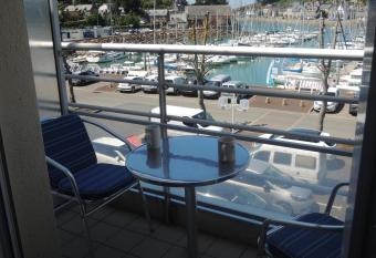 Joli appartement avec wifi sur le port de Dahouet has Balcony rooms
