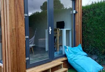 G  te Laura  t has Balcony rooms