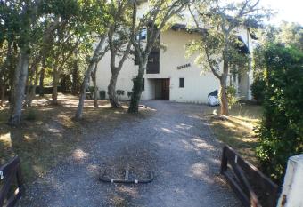 Proche plage Bourdaines has Balcony rooms