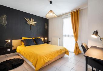 Pure Gold - Casa Vostra - Annemasse Proche Chateau Rouge has Balcony rooms