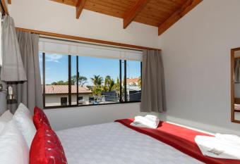 Unit 2 Kaiteri Apartments and Holiday Homes allows 18 year olds to book a room