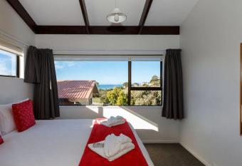 Unit 8 Kaiteri Apartments and Holiday Homes allows 18 year olds to book a room