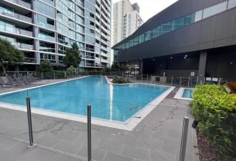 (null) has rooms with a private hot tub