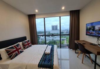 Lovely Kozi Square Studio Bedroom with Pool LV5C allows 18 year olds to book a room