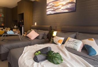 Grand Medini Residence By The one - Cozy Studio 5pax allows 18 year olds to book a room