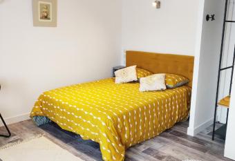 Les Gones en Vend  e has Balcony rooms