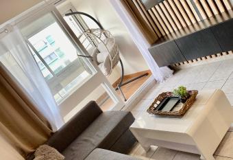 Magnifique appartement 2 pi  ces    deux pas de la plage has Balcony rooms