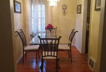 Charming Bungalow Close to Detroit's Riverfront. allows 18 year olds to book a room