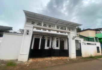 EXPRESS O 92147 Nia Residence allows 18 year olds to book a room