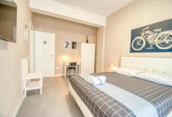 B&B Civico 168 Bellerofonte allows 18 year olds to book a room