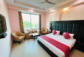 Grand continental @ Har ki Pauri Haridwar has Balcony rooms
