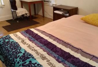 Non-Smokers Only Private Room 5 with Kitchen Best Price for 1 Long-Term Guest allows 18 year olds to book a room