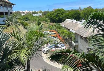 Appartement de charme allows 18 year olds to book a room