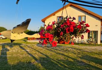 Kajaki i Rowery allows 18 year olds to book a room