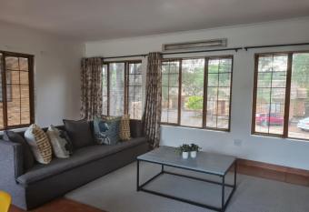 Rusty 5 has Balcony rooms