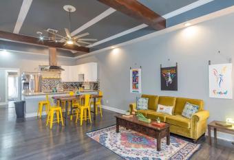 Swanky 3 Bedroom 2 5 Bath with King Bed Parking allows 18 year olds to book a room