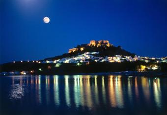 ASTORIA lindos has Balcony rooms