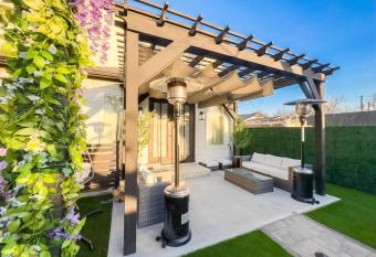 Luxury Content Space and Events Ch  teaux Noire has rooms with a private hot tub