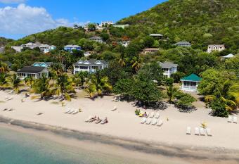 Oualie Beach Resort has Balcony rooms