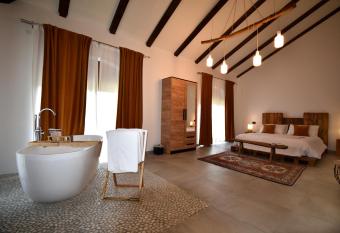 Cascina Tre Botti has Balcony rooms