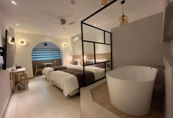 Oceanside Tourist Hotel allows 18 year olds to book a room