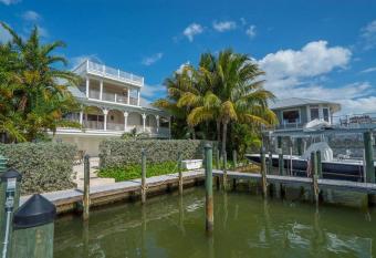 Yacht Watch has Balcony rooms