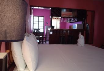 Casa Emilia has rooms with a private hot tub