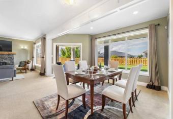 Kelowna Spacious 5 Bedroom House allows 18 year olds to book a room