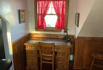 Holly Hill Haven has Balcony rooms