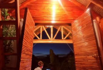 SMALL CABIN IN THE SOUTH has Balcony rooms