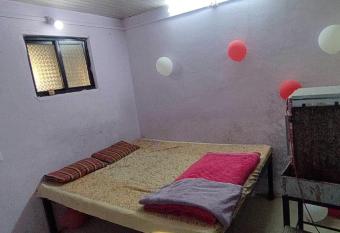 SPOT ON 80933 Jay Malhar Restaurant And Lodging allows 18 year olds to book a room