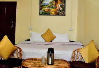 Bhawani Guest House allows 18 year olds to book a room