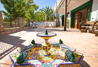Villa Cultural MONTELUC  A has Balcony rooms