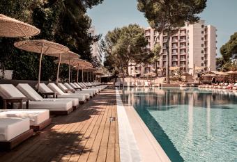 Cook s Club Palma Beach - Adults Only allows 18 year olds to book a room