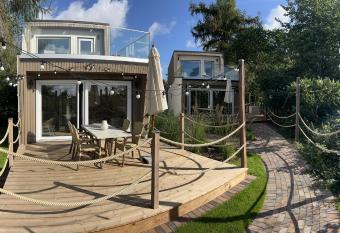 Ferienhaus am See allows 18 year olds to book a room