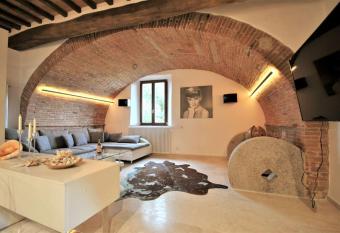 Il Frantoio - Charming Loft in the old town has Balcony rooms