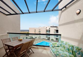 Casamar2197 has Balcony rooms