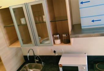 Amber Home-Gateway in clouds/Couple friendly stay in Mall has Balcony rooms