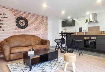 L Atelier d Emilie has Balcony rooms