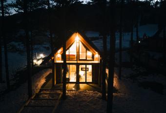 HI  A ZIMAZAKON BLOKE has Balcony rooms