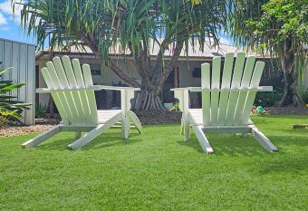 Kalkie On The Park (Sleeps 8, EV Charging, BBQ) has Balcony rooms