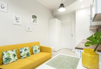 Przytulna kawalerka z balkonem 10min pieszo od Dworca/Galerii allows 18 year olds to book a room
