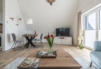 Schlei-Koje 8 allows 18 year olds to book a room