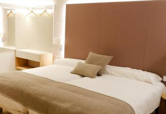 Hotel Ocami  o allows 18 year olds to book a room